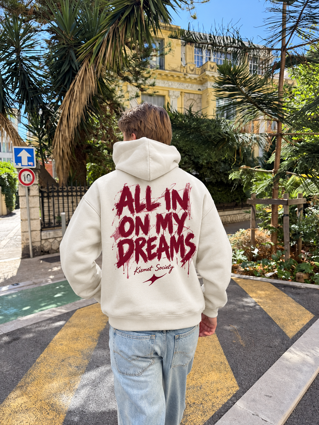 All In On My Dreams Hoodie Hueso - puesta