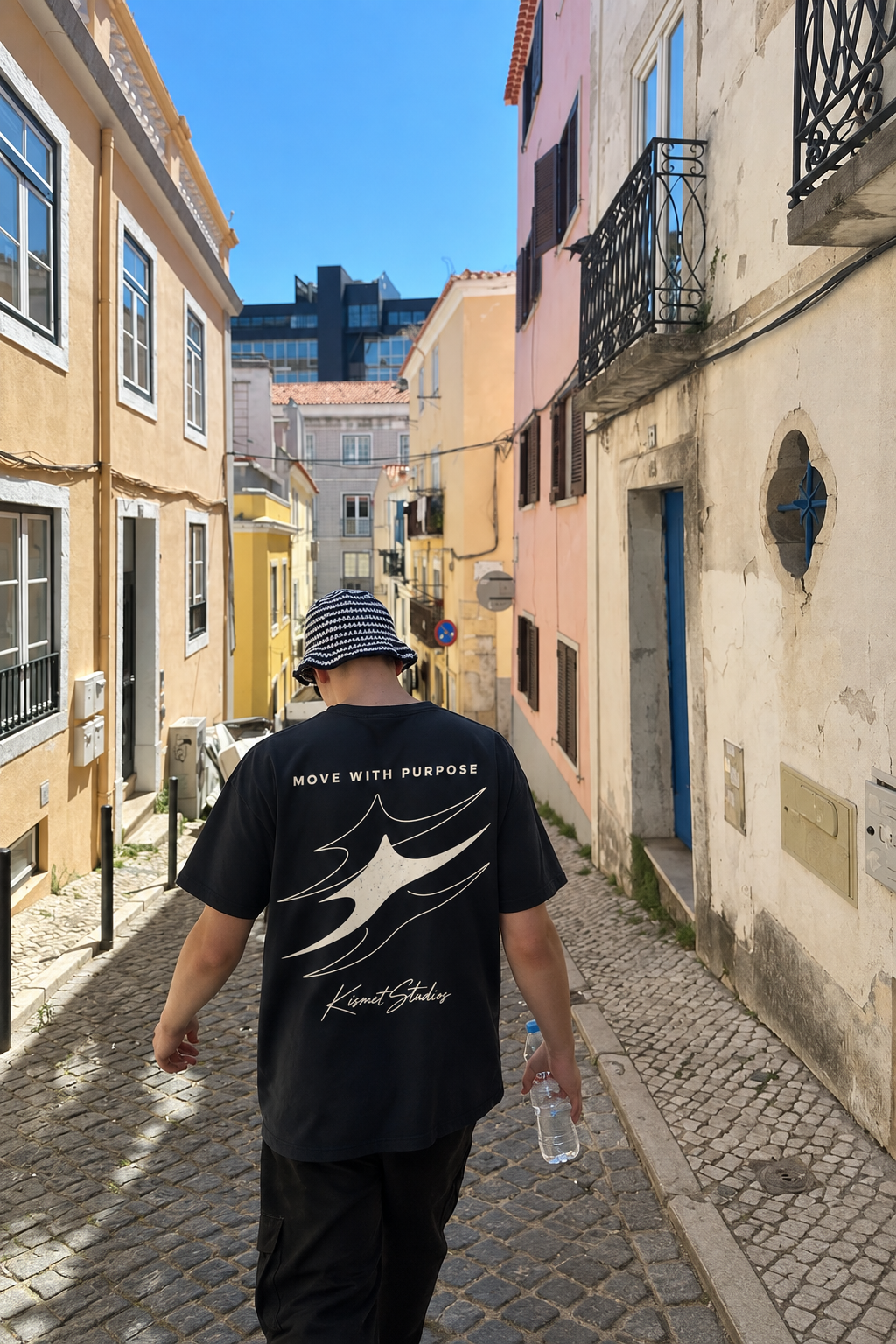 Move With Purpose Tee Negro - puesta