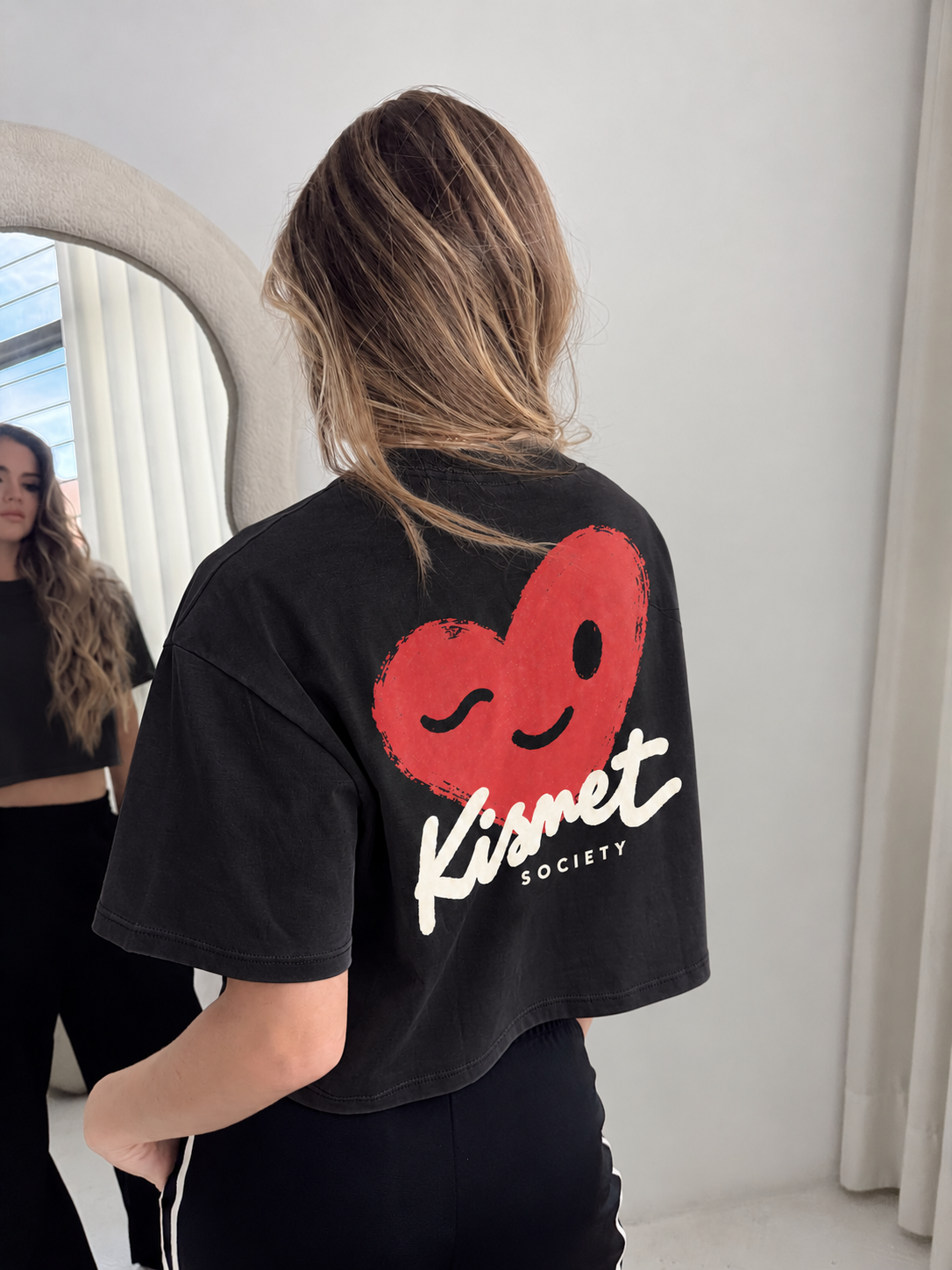 Lucky Heart Tee Negro - puesta