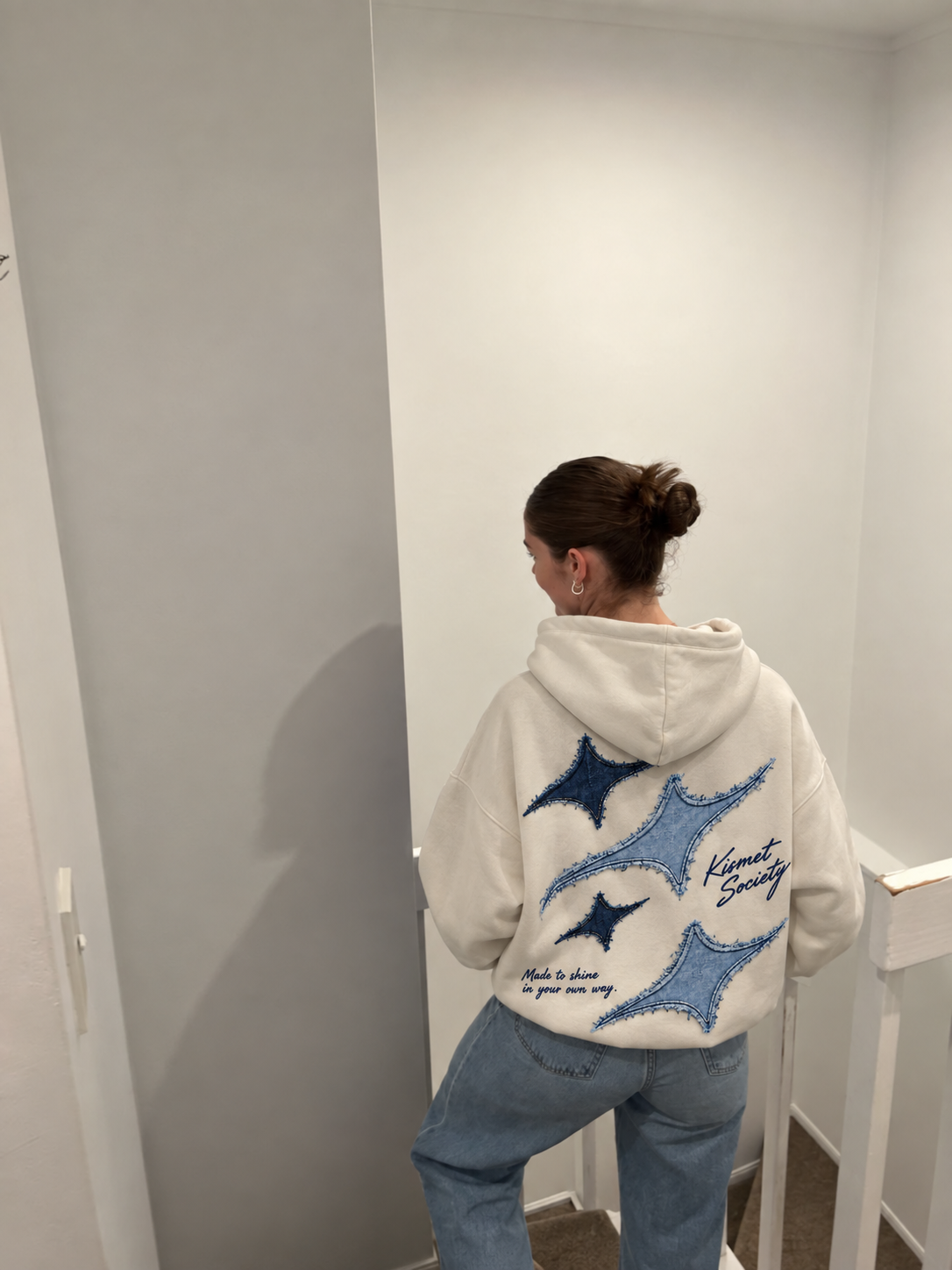 Made To Shine Hoodie Hueso - puesta