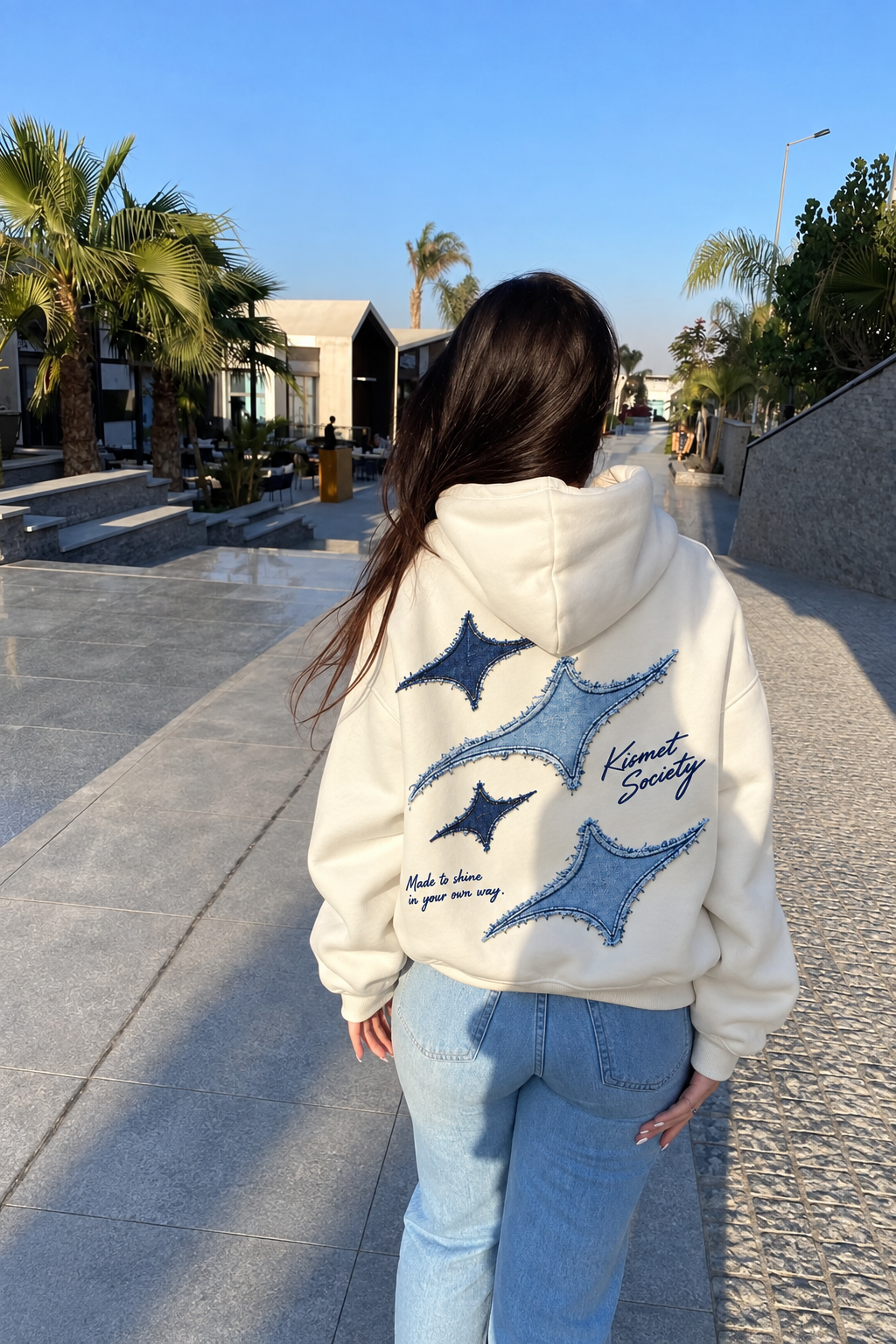 Made To Shine Hoodie Hueso - puesta