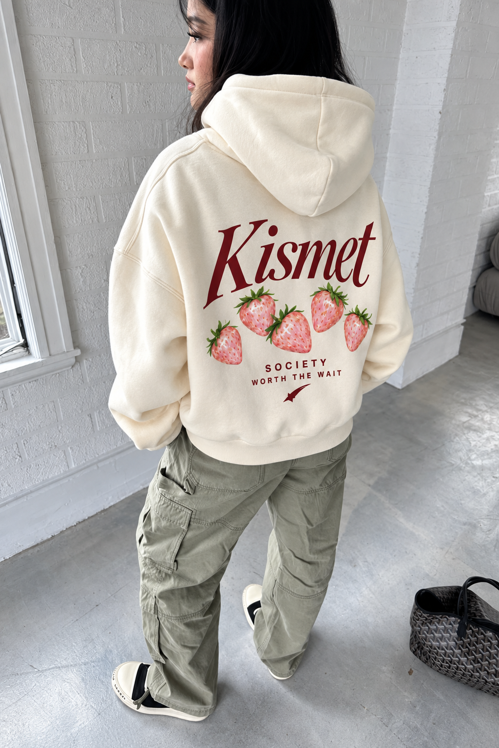 Worth The Wait Hoodie Hueso - puesta