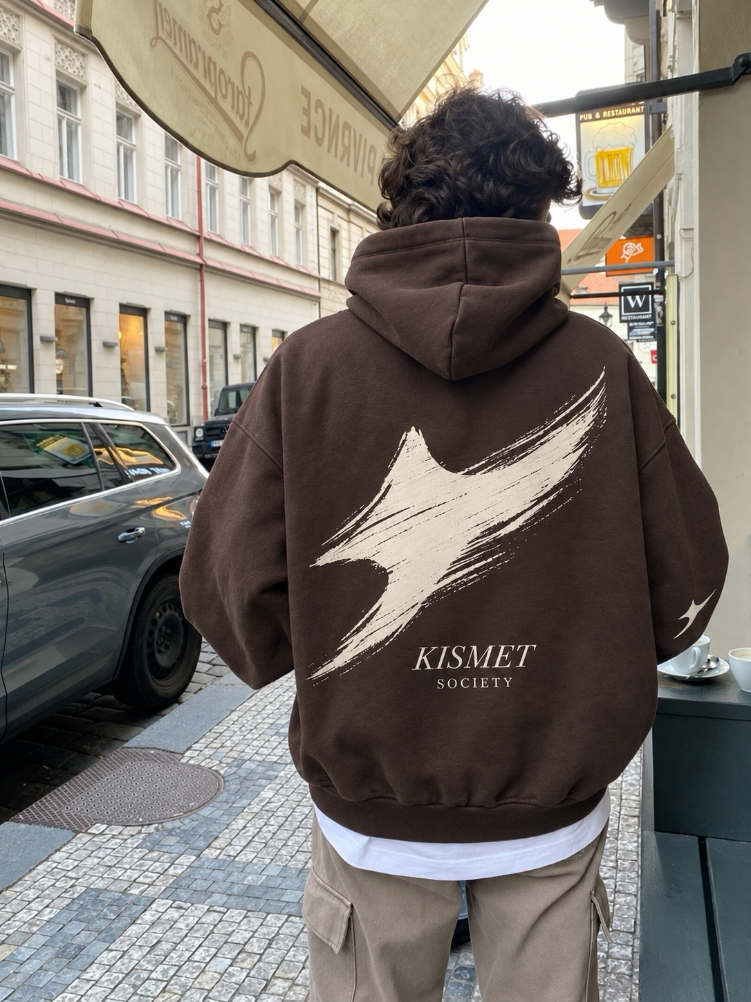 Shooting Star Hoodie Chocolate - puesta
