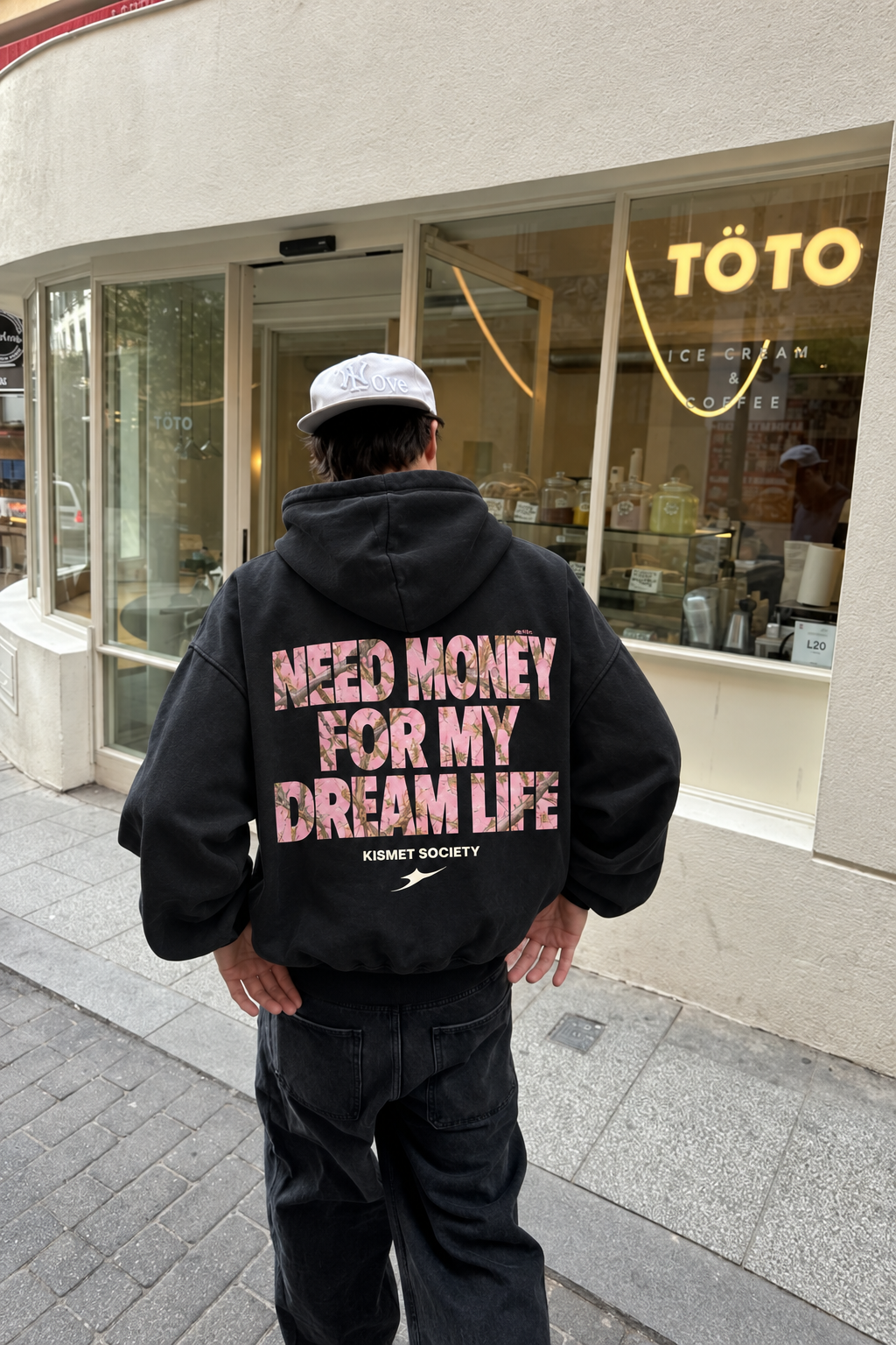Dream Life Hoodie Negro - puesta
