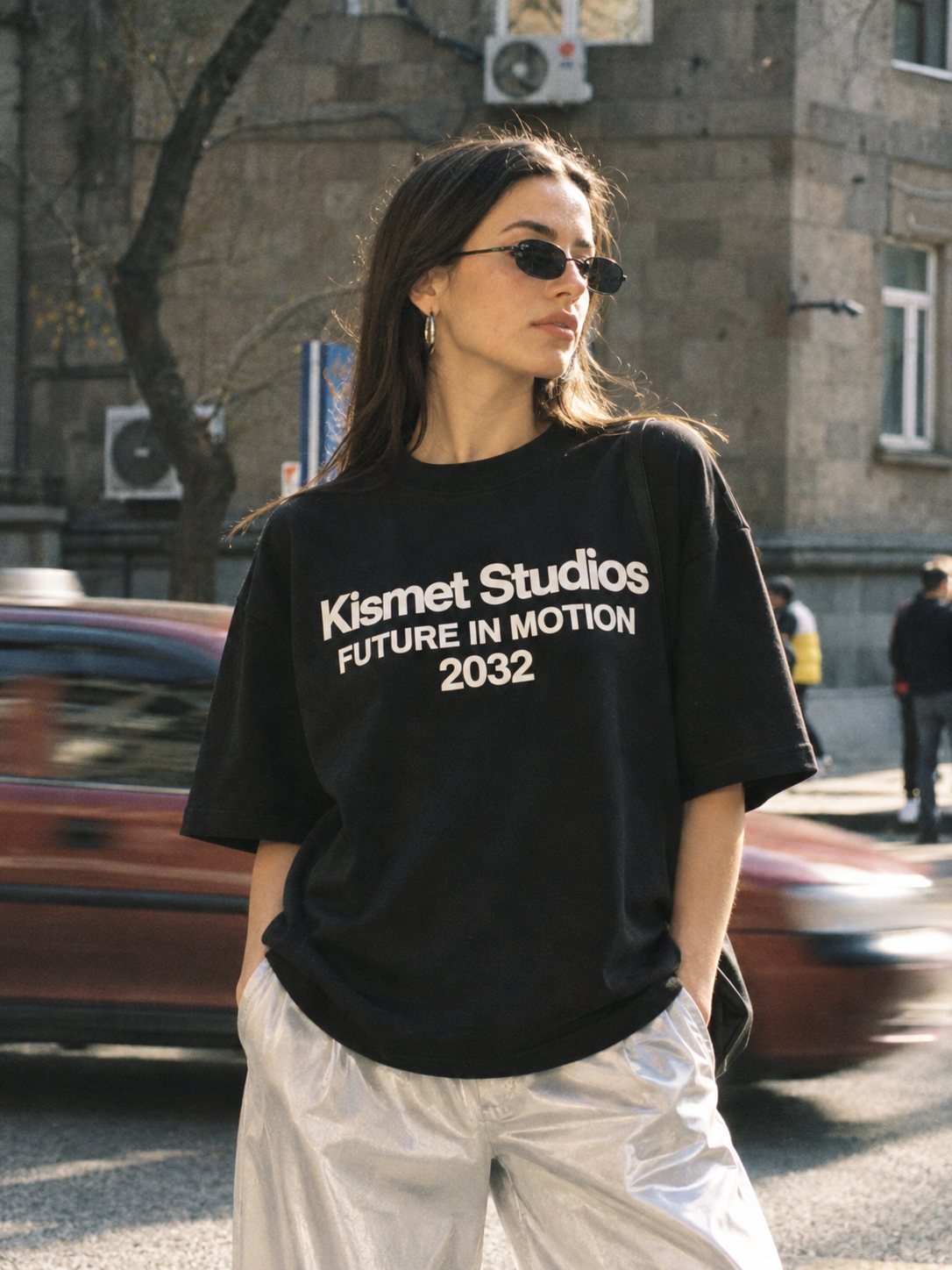 Future In Motion Tee Negro - puesta